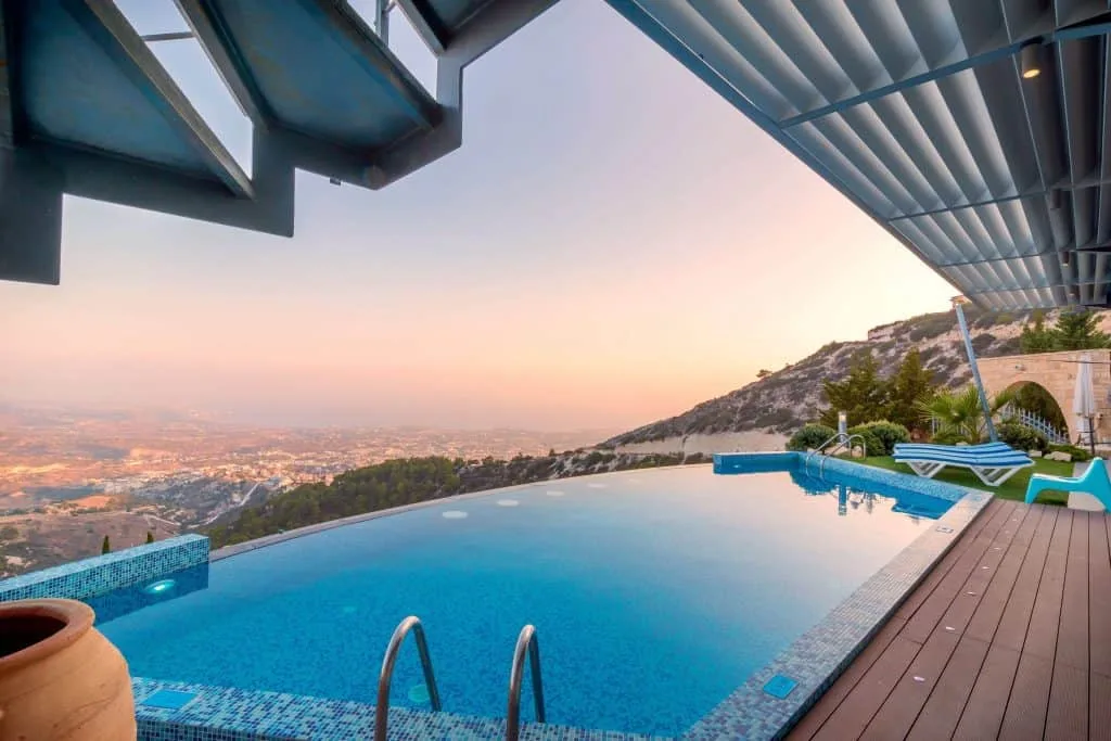 Pool Contractor in Santa Monica