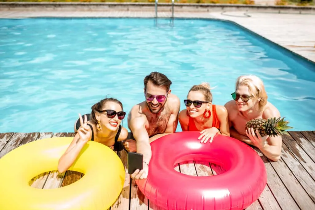 choosing a pool contractor